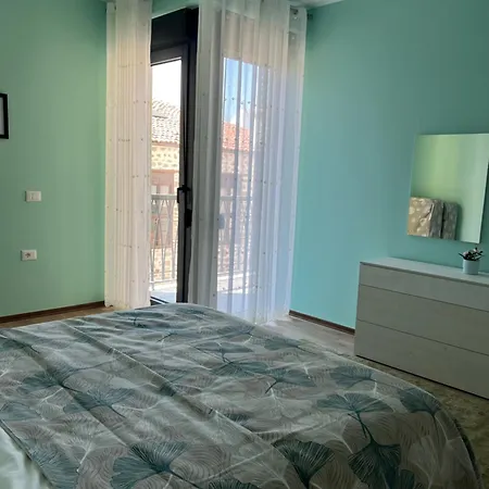 Alma Rose 4 *
