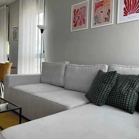 Alma Rose 4 Apartment
