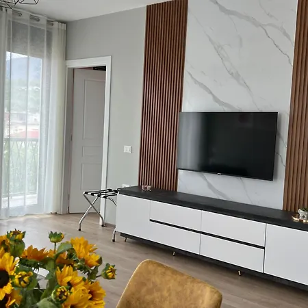 Alma Rose 2 E 4 Apartment